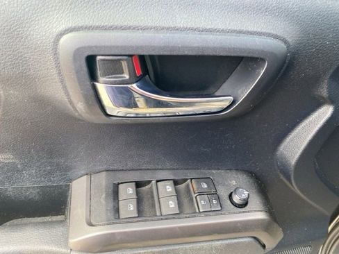 Used 2020 Toyota Tacoma TRD Sport image 14