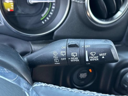 Used 2022 Jeep Wrangler Unlimited Sahara w/ Safety Group AWD/4WD image 34