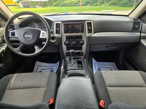 Used 2010 Jeep Grand Cherokee Laredo AWD/4WD image 34
