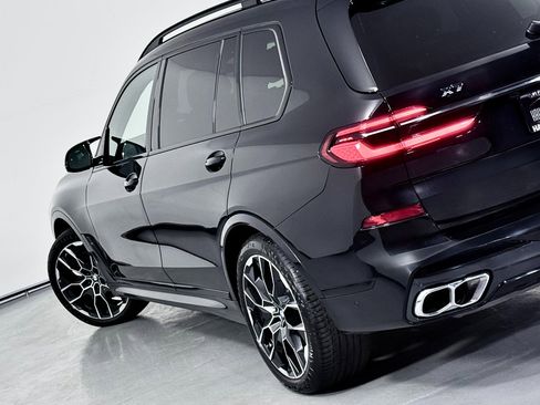 Used 2023 BMW X7 M60i w/ Climate Comfort Package image 13
