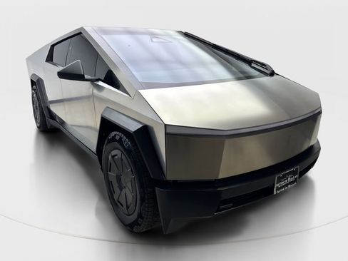 Used 2024 Tesla Cybertruck AWD Crew Cab image 4