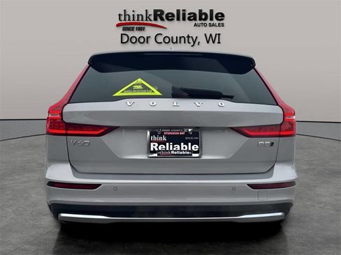 Used 2025 Volvo V60 B5 Cross Country Plus image 4