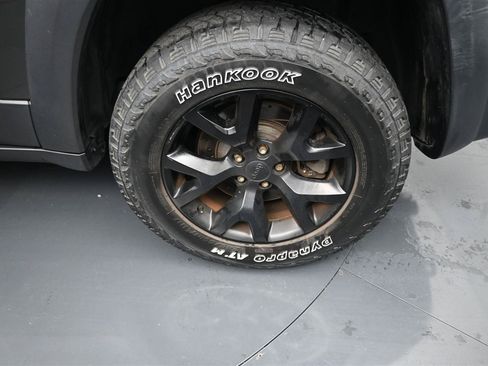 Used 2015 Jeep Cherokee Trailhawk w/ Comfort/Convenience Group AWD/4WD image 18