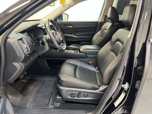 Used 2023 Nissan Pathfinder SL image 16