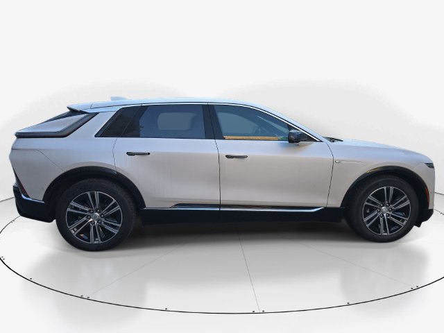 Used 2024 Cadillac Lyriq Luxury RWD image 4