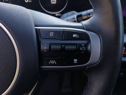 Used 2025 Kia Sportage SX image 17