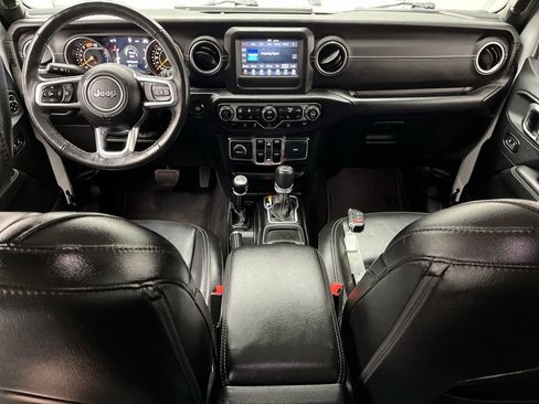 Used 2018 Jeep Wrangler Unlimited Sahara image 4