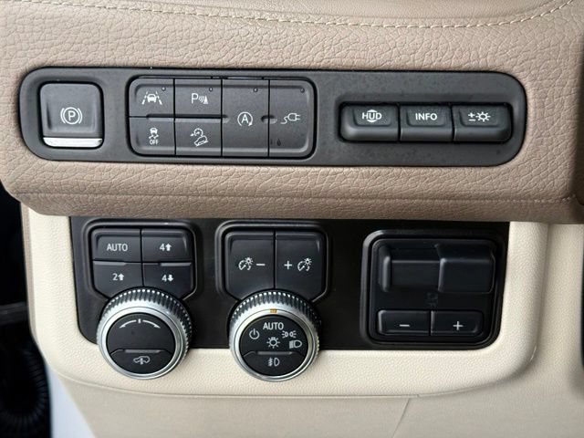 Used 2021 GMC Yukon Denali w/ Denali Ultimate Package AWD/4WD image 39