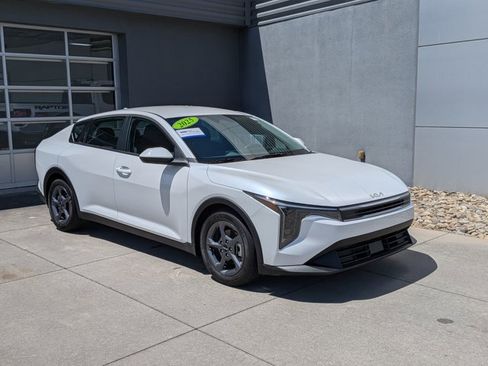 Used 2025 Kia K4 FWD image 2