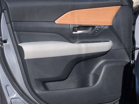 Certified 2026 Toyota Grand Highlander Platinum image 16