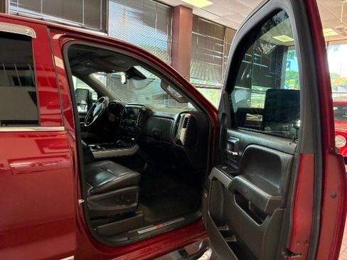 Used 2018 Chevrolet Silverado 1500 LTZ Z71 w/ LTZ Plus Package AWD/4WD image 33