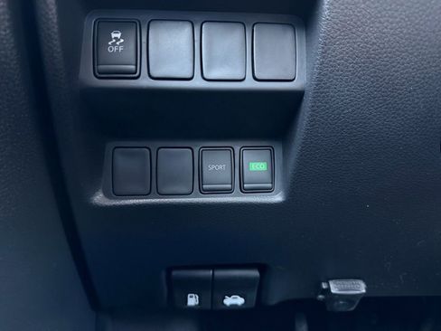 Used 2017 Nissan Rogue S image 19