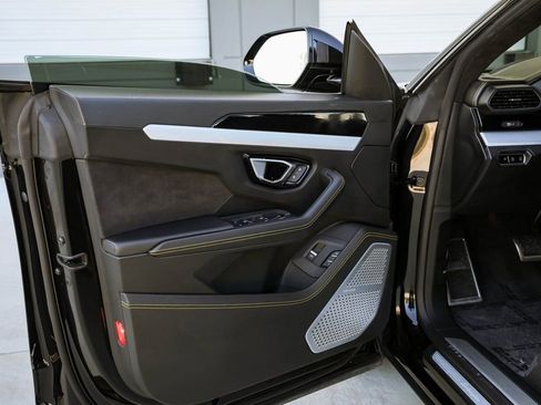 Used 2019 Lamborghini Urus AWD/4WD image 16