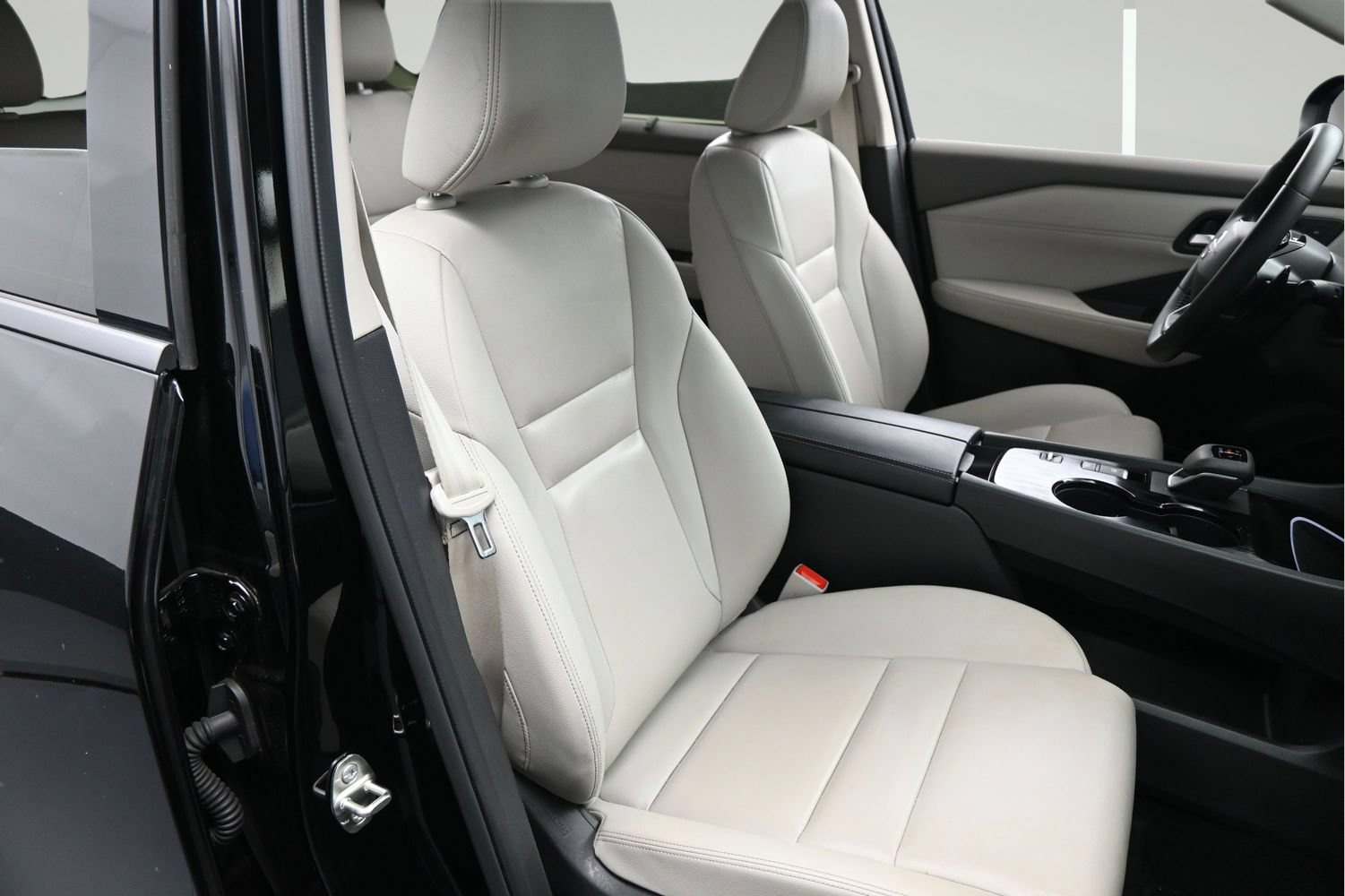 Certified 2025 Nissan Rogue SL w/ SL Premium Package FWD image 14