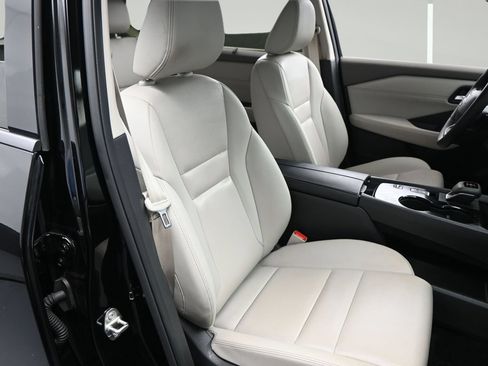 Certified 2025 Nissan Rogue SL w/ SL Premium Package FWD image 14
