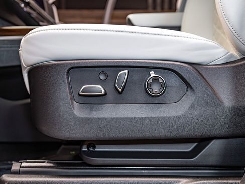 Used 2026 Cadillac Escalade ESV Platinum Sport w/ LPO, ONYX Package image 21