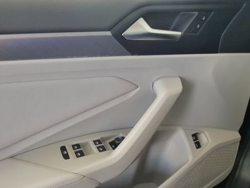 Used 2022 Volkswagen Jetta SE image 27