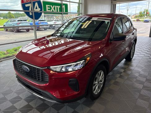 Used 2023 Ford Escape Active AWD/4WD image 3