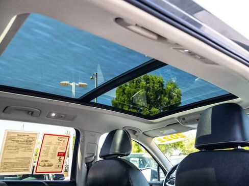 Used 2022 Volkswagen Tiguan SE w/ Panoramic Sunroof Package AWD/4WD image 37