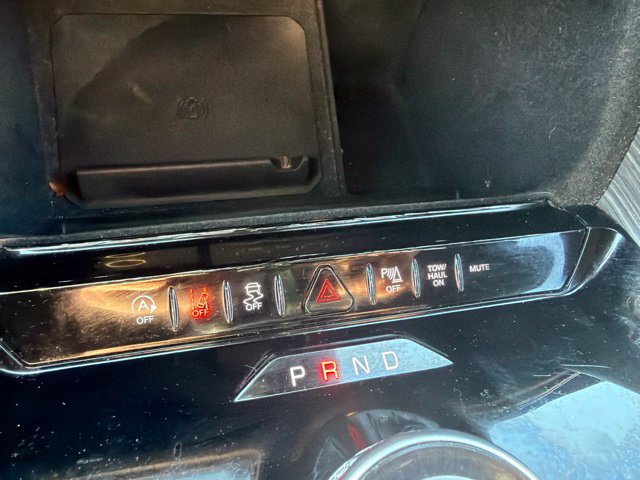 Used 2024 Jeep Wagoneer L Series II RWD image 20