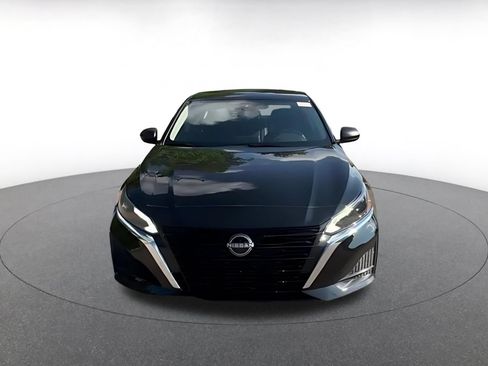 Used 2025 Nissan Altima 2.5 SV FWD image 16
