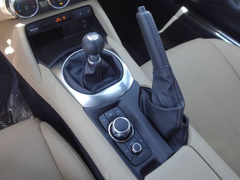 New 2026 MAZDA MX-5 Miata RF Grand Touring w/ Weather Package RWD image 22