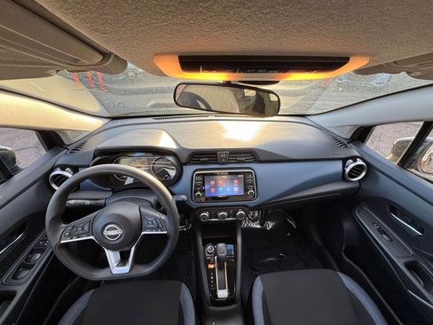 Used 2025 Nissan Versa SV image 32