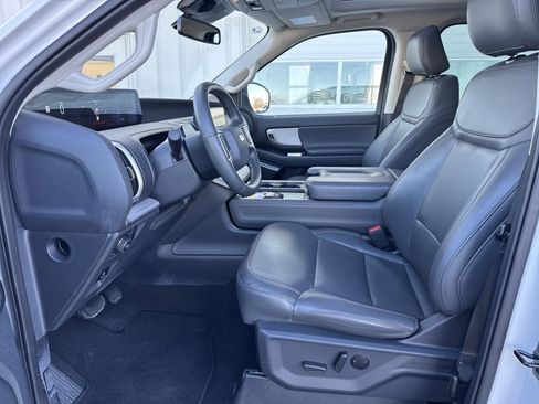 Used 2025 Ford Expedition Active image 24