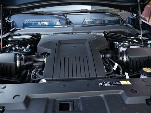 New 2026 Land Rover Defender 110 OCTA image 42