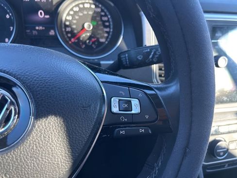 Used 2018 Volkswagen Atlas SE image 25