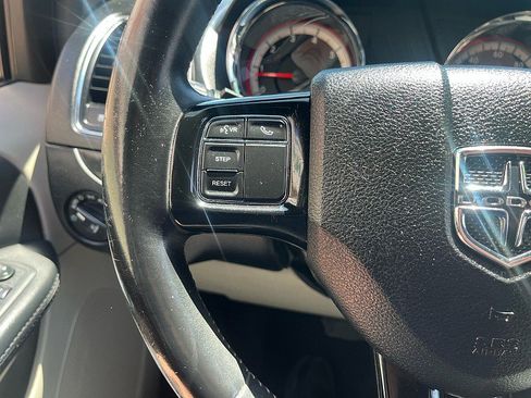 Used 2017 Dodge Grand Caravan SXT FWD image 29
