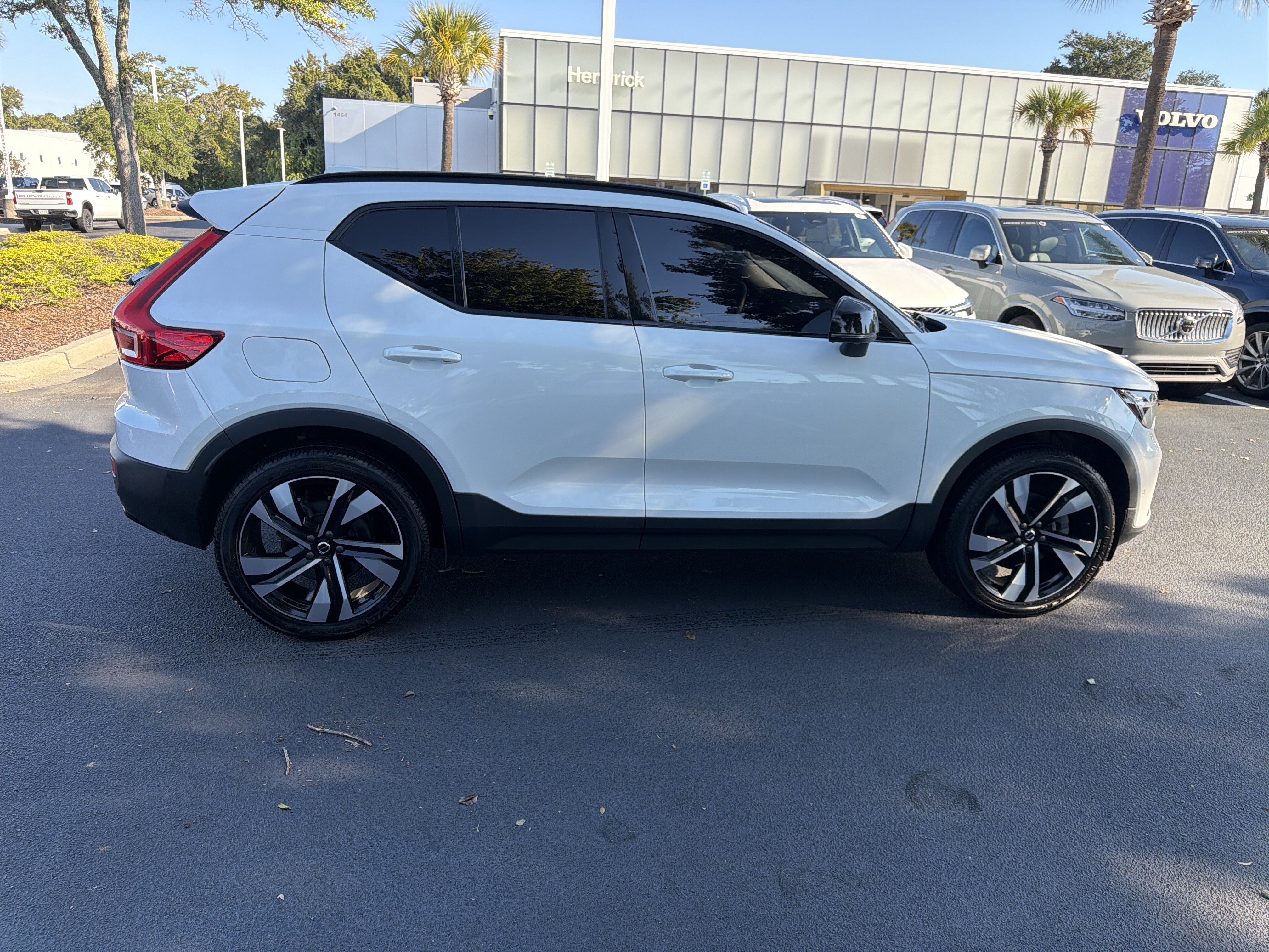 Used 2024 Volvo XC40 B5 Plus w/ Protection Package Premier AWD/4WD image 13