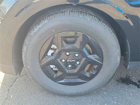 Certified 2025 Kia Carnival image 5