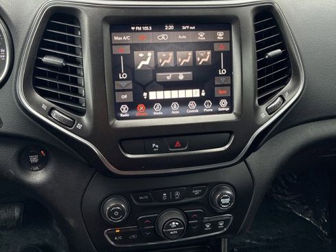 Used 2019 Jeep Cherokee Trailhawk w/ Cold Weather Group image 12