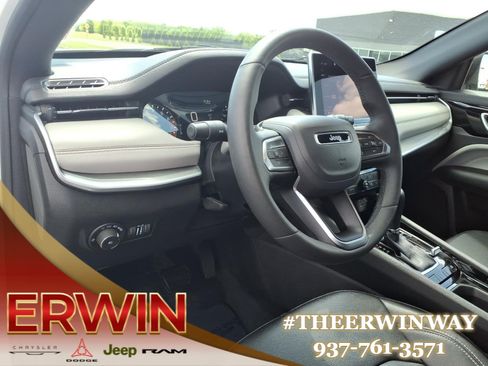 Certified 2025 Jeep Compass Limited AWD/4WD image 14