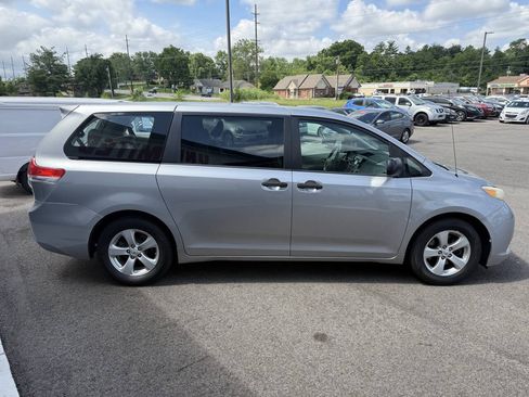 Used 2011 Toyota Sienna FWD image 6