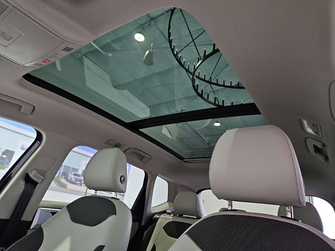 New 2026 Volkswagen Taos SE image 13