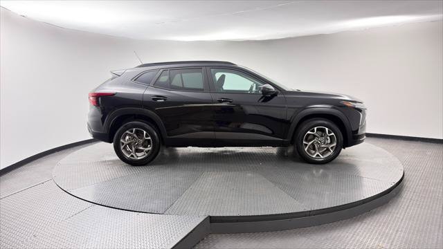 Used 2025 Chevrolet Trax LT w/ LT Convenience Package FWD image 9