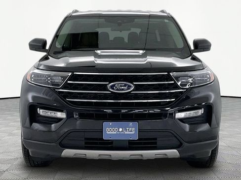 Used 2022 Ford Explorer XLT w/ Equipment Group 202A AWD/4WD image 2