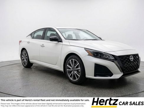 Used 2025 Nissan Altima 2.5 SV FWD image 1