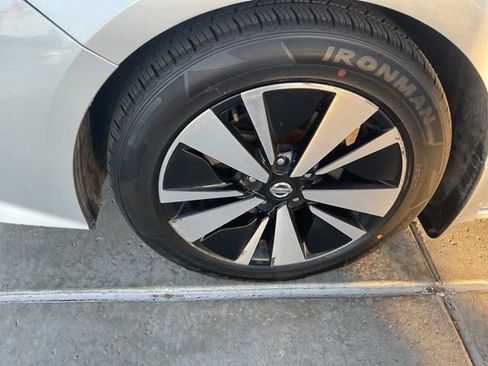 Used 2019 Nissan Altima 2.5 SL FWD image 12