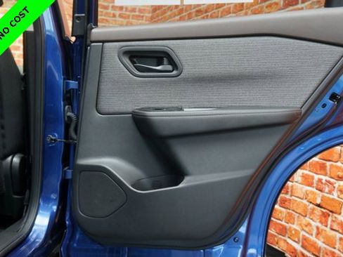 Used 2022 Nissan Rogue S image 47