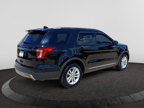 Used 2017 Ford Explorer XLT w/ Equipment Group 202A FWD image 7