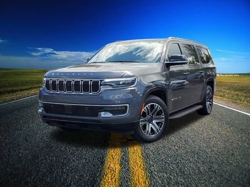 Used 2023 Jeep Wagoneer L 4WD w/ Premium Group I image 34