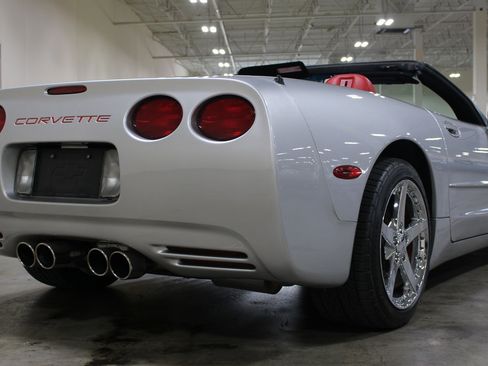 Used 2002 Chevrolet Corvette Convertible w/ Preferred Equipment Group2 RWD image 34