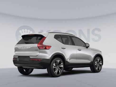 Used 2023 Volvo XC40 B5 Plus w/ Protection Package Premier AWD/4WD image 4