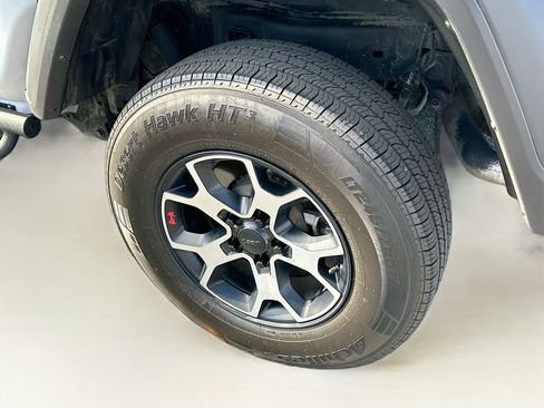 Used 2022 Jeep Gladiator Sport w/ Trailer Tow Package image 37