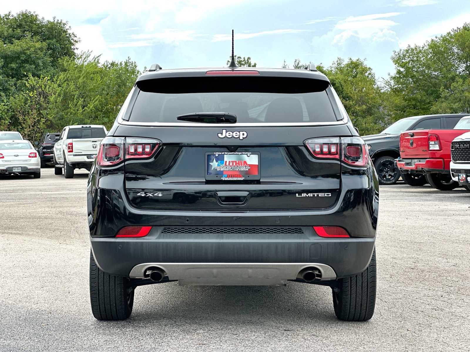 Used 2023 Jeep Compass Limited AWD/4WD image 14