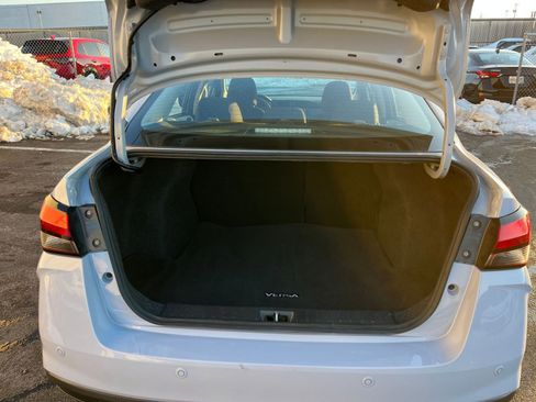 Used 2025 Nissan Versa SV image 30