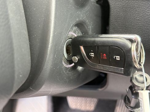 Used 2025 Toyota RAV4 LE AWD/4WD image 28